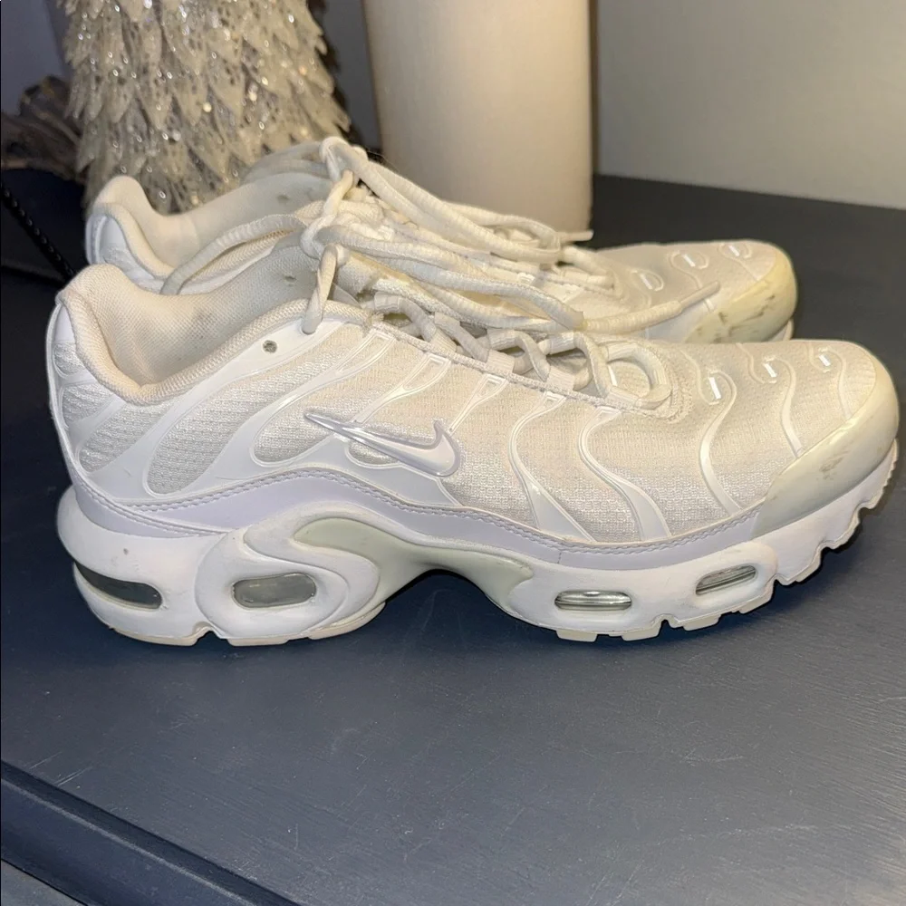 Nike TN AIR SB ZOOM WHITE MIDS Sneakers Youth 6 athletic athleisure minimalist